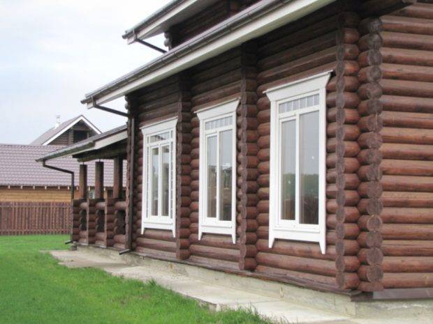 6 советов по выбору и установке окон в деревянный дом