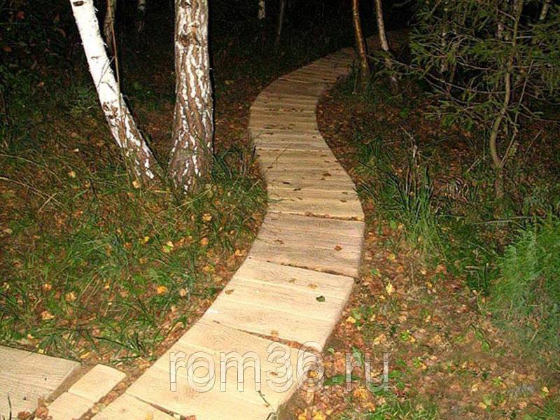 Универсальная плитка для дорожек на даче (79 фото): садовая и уличная, резиновая и пластиковая, клинкерная для мощения во дворе и для отмостки вокруг дома