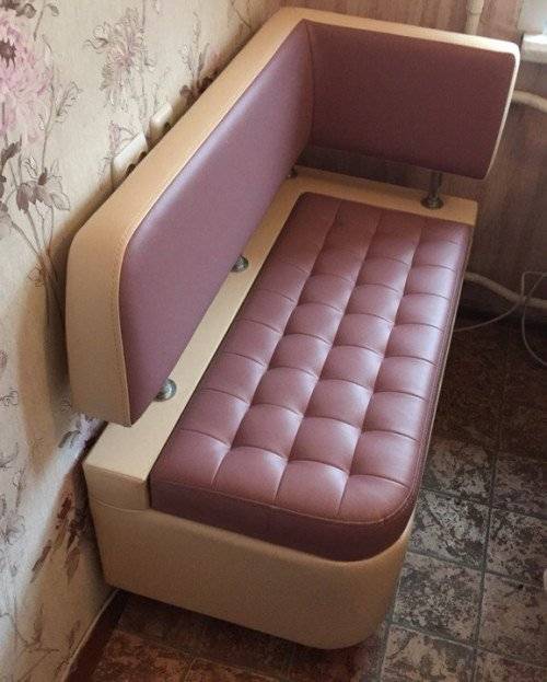 Узкий прямой диван на кухню