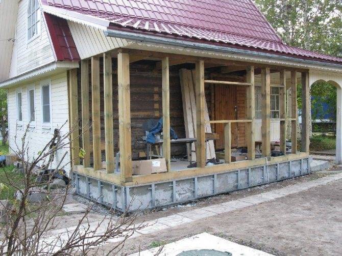 Как пристроить беседку к дому?